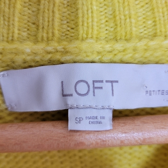 LOFT | Yellow-Green Petite Eyelet Sweater Size Small Petite - Picture 4 of 6